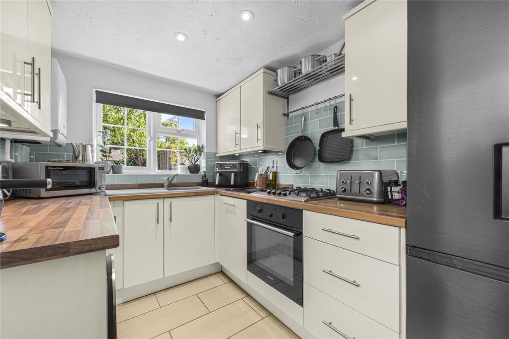 Additional image 6 of 2 bed terraced house for saleVictoria Road, Knaphill, Woking GU21