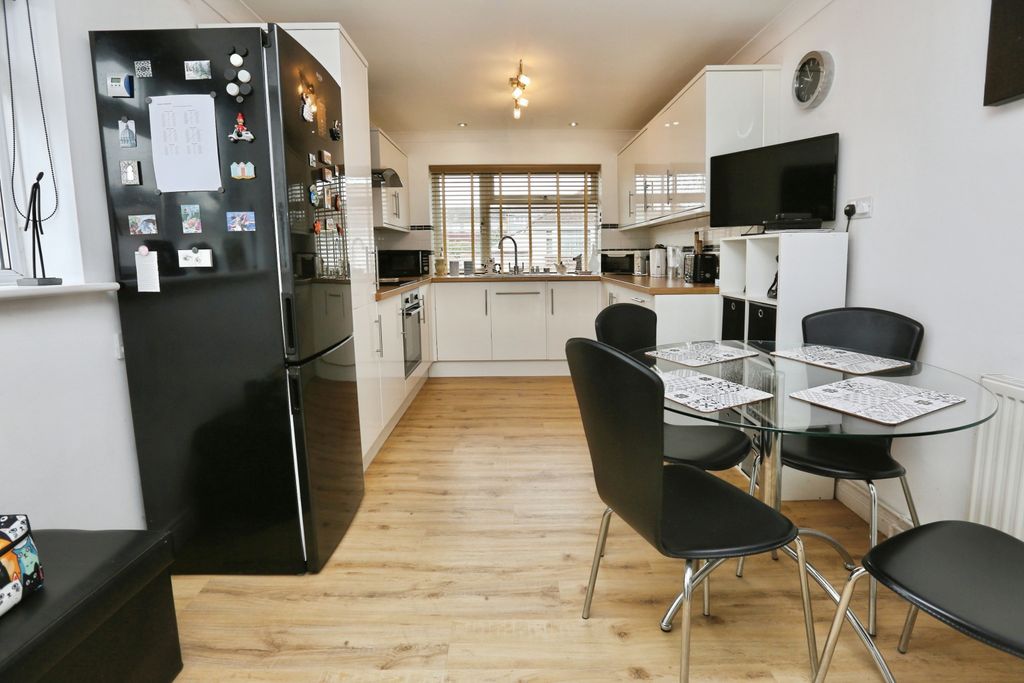 Additional image 2 of 3 bed detached bungalow for saleFirtree Way, Southampton SO19