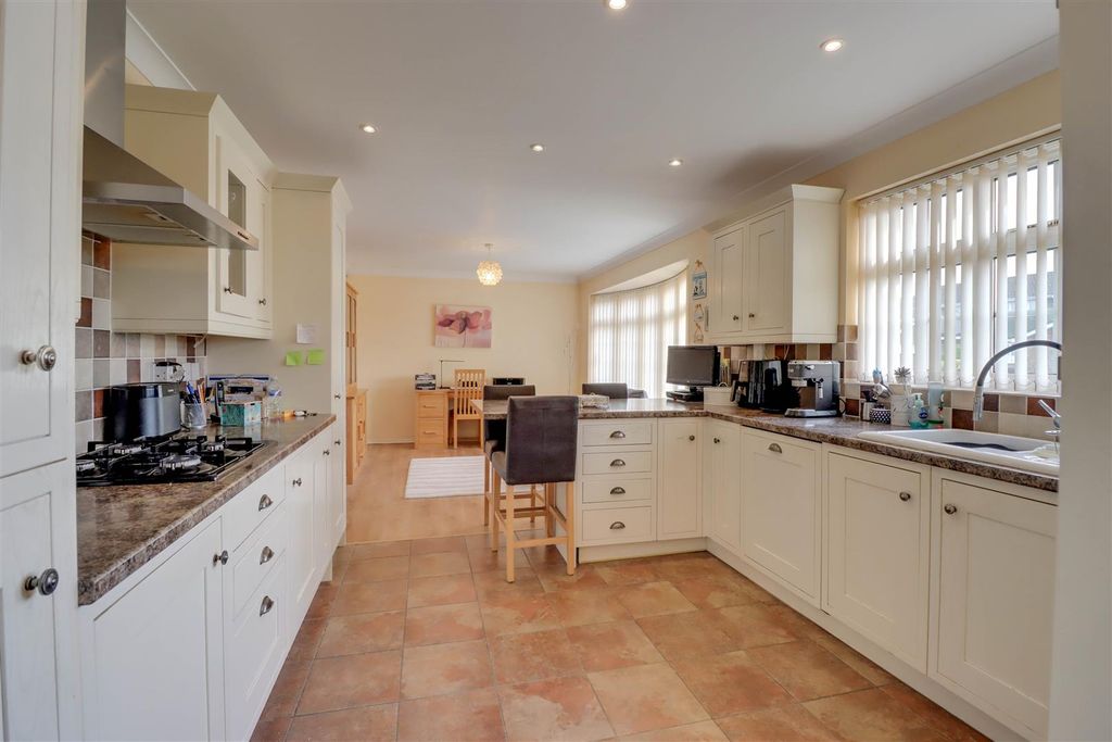 Additional image 9 of 4 bed detached house for saleSwan Lane, Wickford SS11