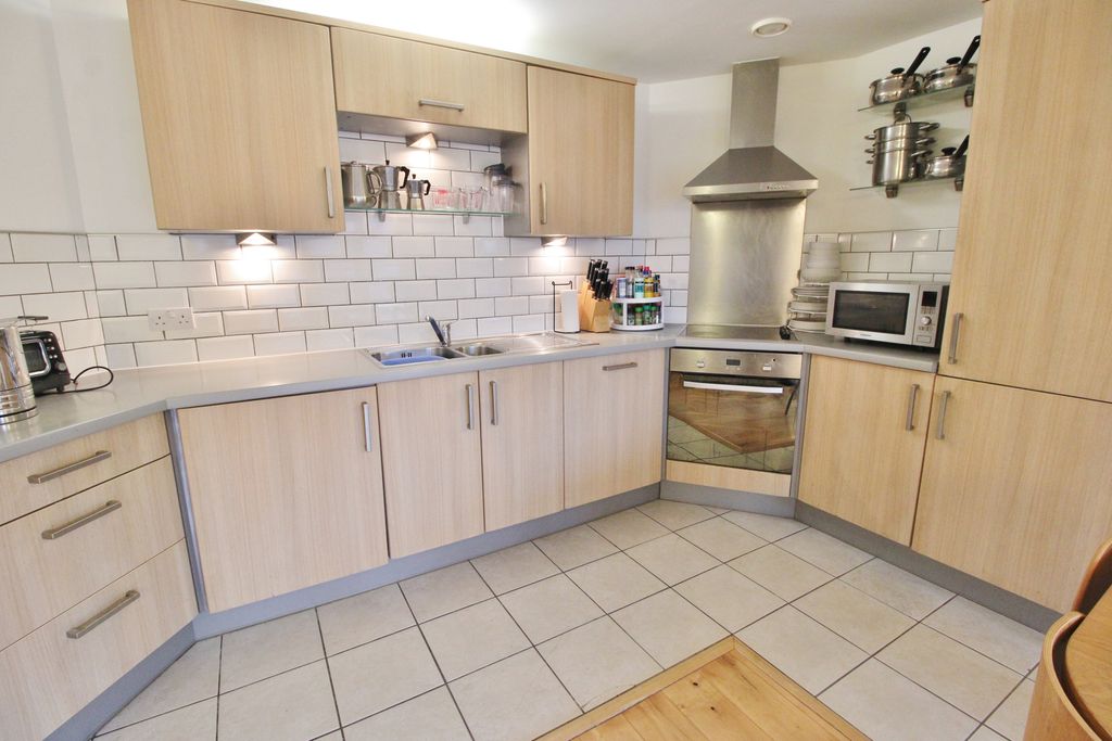 Additional image 3 of 2 bed flat for saleElm Grove, Southsea PO5