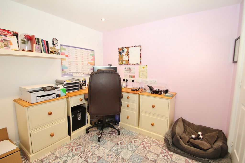 Additional image 11 of 1 bed flat for saleAshcombe Crescent, Witney OX28