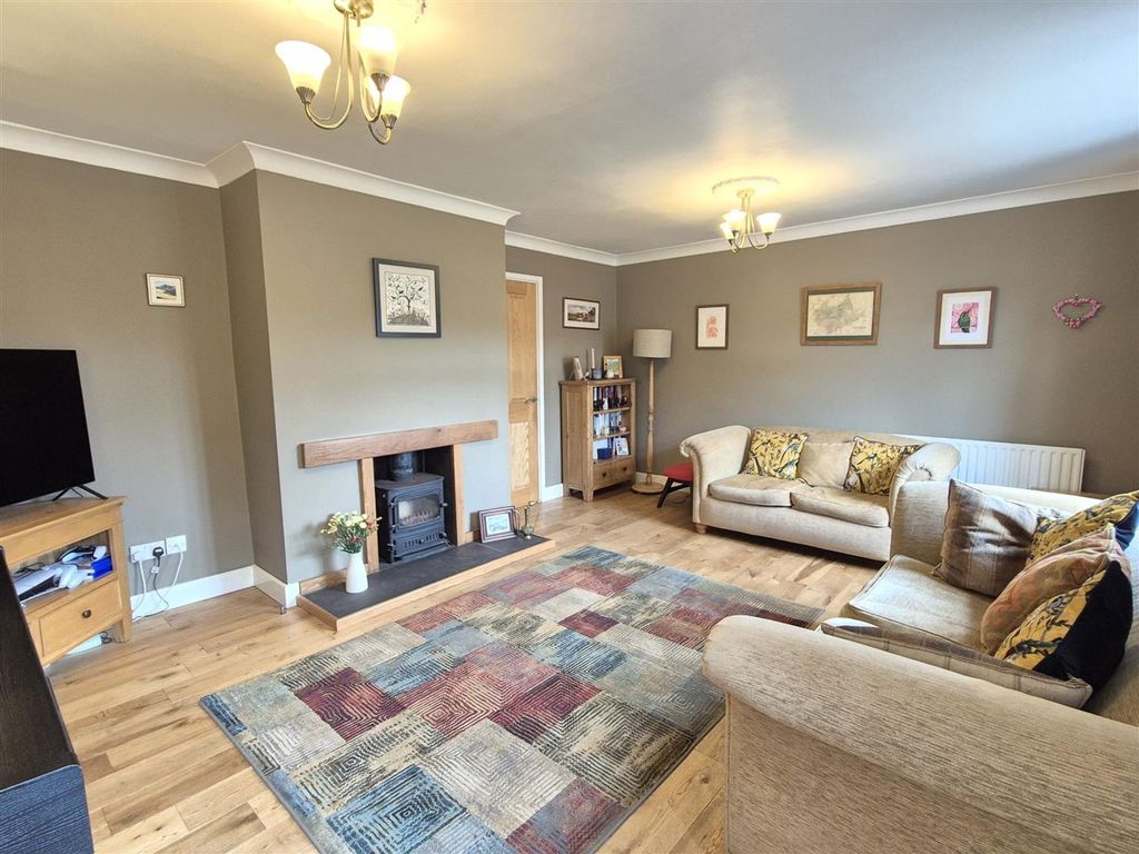 Additional image 3 of 4 bed semi-detached house for saleRedmoor Close, Market Bosworth CV13