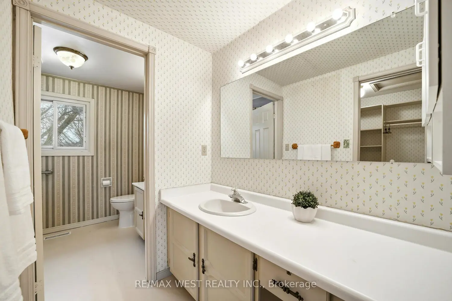 Additional image 7 of 690 Robertson Crescent