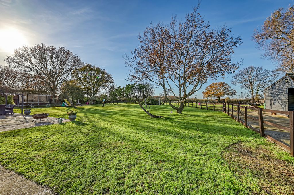 Additional image 24 of 5 bed bungalow for saleHighcliffe Drive, Wickford SS12