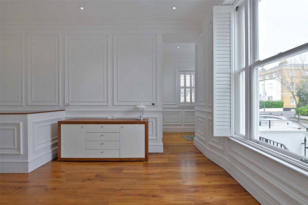 Additional image 7 of 3 bed flat for saleThe Residence, 26 Trinity Place, Windsor, Berkshire SL4