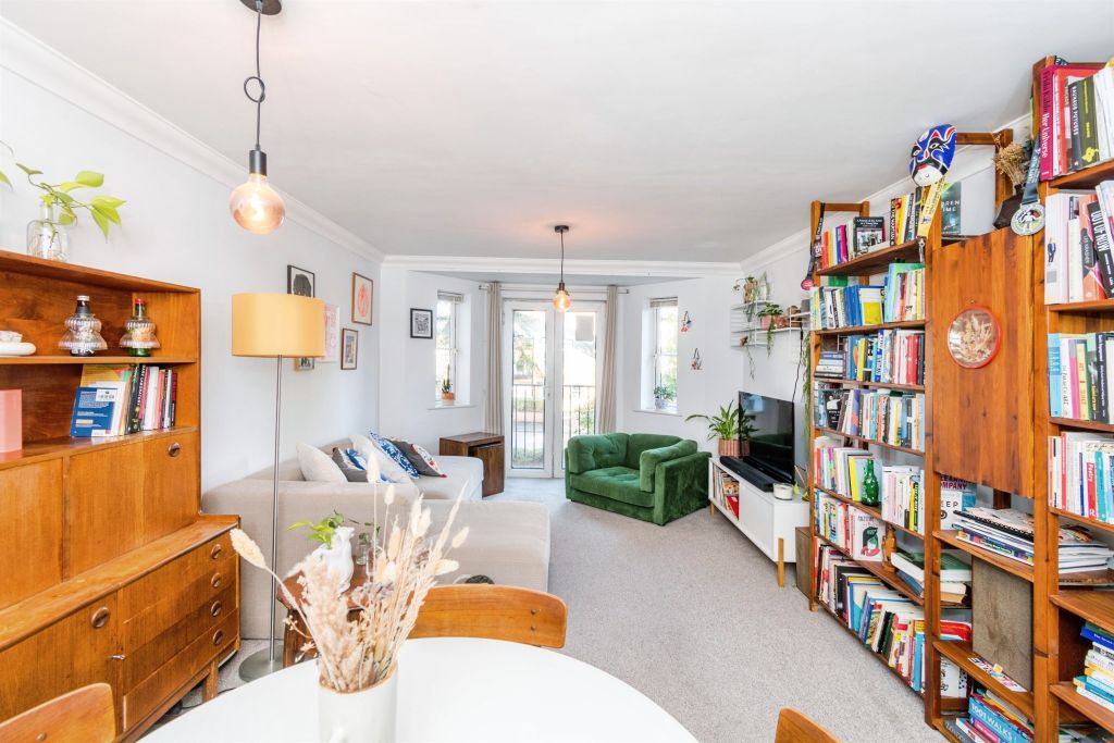 2 bed flat for saleArchers Road, Southampton SO15 photo 3
