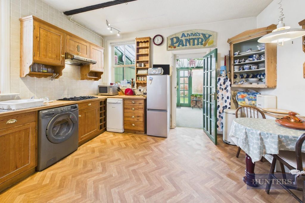 Additional image 7 of 4 bed semi-detached house for saleSt. James Road, Southampton SO15