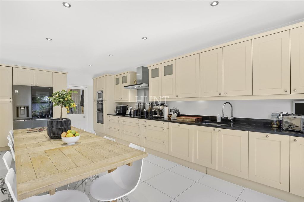 Additional image 6 of 5 bed terraced house for saleBroomhill Road, Woodford Green IG8