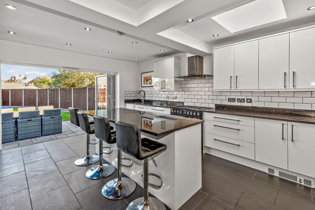 Additional image 3 of 3 bed semi-detached house for saleWindsor Drive, Ashford TW15