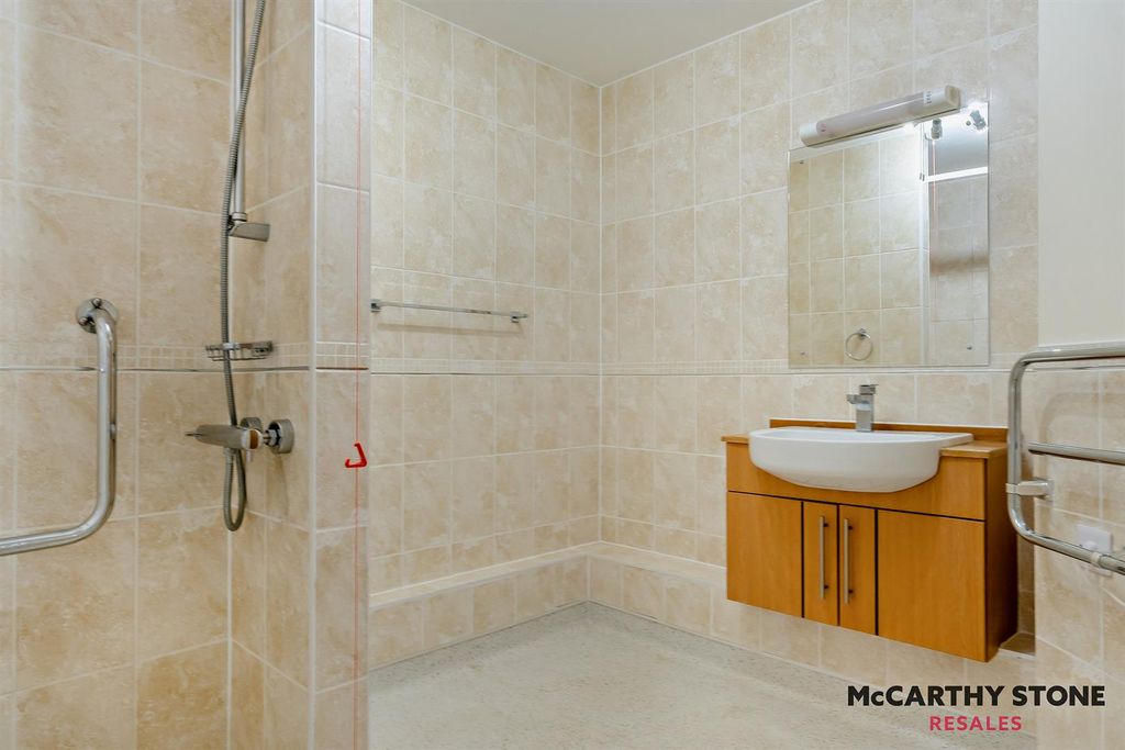 Additional image 15 of 2 bed flat for saleSomers Brook Court, Newport, Isle Of Wight PO30
