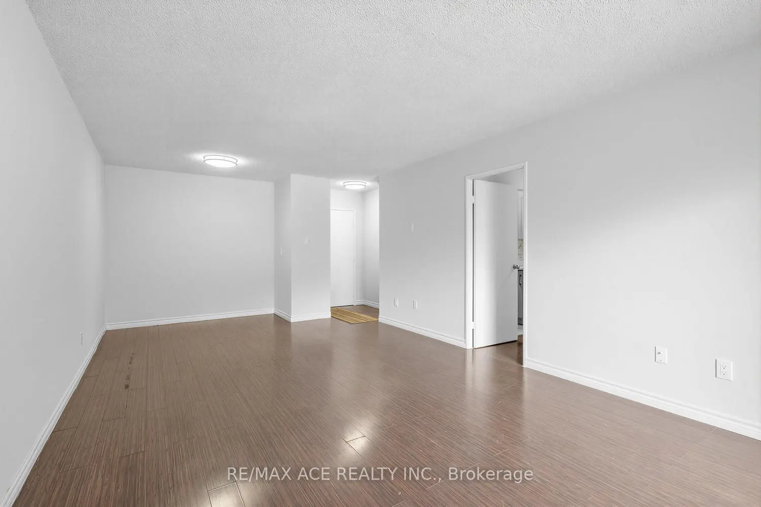 Additional image 2 of 1690 Victoria Park Avenue 204