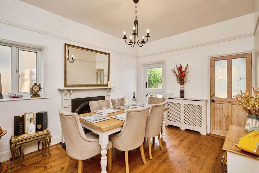 Additional image 5 of 4 bed detached house for saleCastle Road, Newport, Isle Of Wight PO30