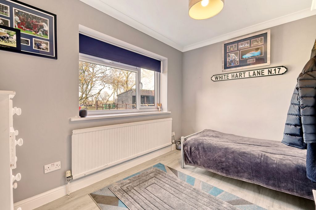 Additional image 13 of 5 bed bungalow for saleHighcliffe Drive, Wickford SS12