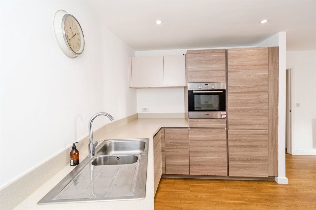 Additional image 11 of 2 bed flat for saleCentenary Plaza, Southampton SO19
