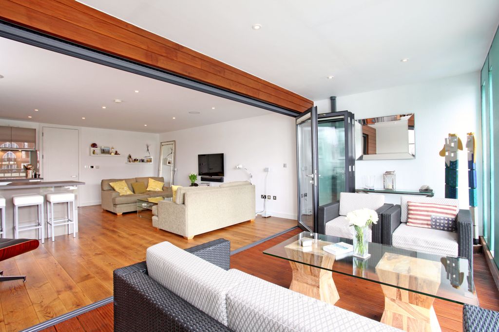 Additional image 8 of 2 bed flat for saleFarm Yard, Windsor SL4