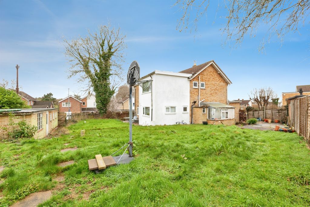 4 bed detached house for saleShipston Hill, Oadby, Leicester LE2 photo 2