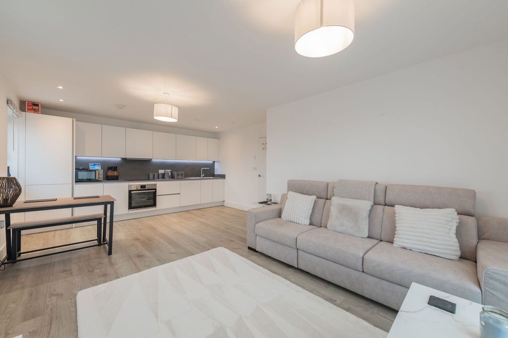 Additional image 4 of 2 bed flat for saleTelevision House, Meridian Way, Southampton SO14