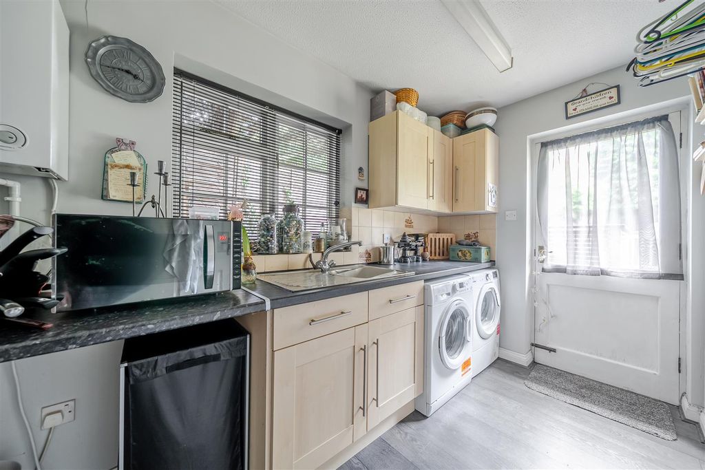 Additional image 7 of 4 bed detached house for saleCarrick Lane, Yateley, Hampshire GU46