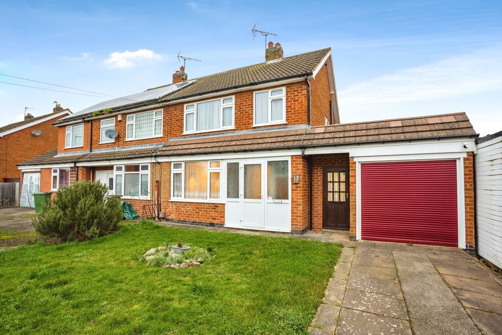 3 bed semi-detached house for saleCherry Road, Blaby LE8