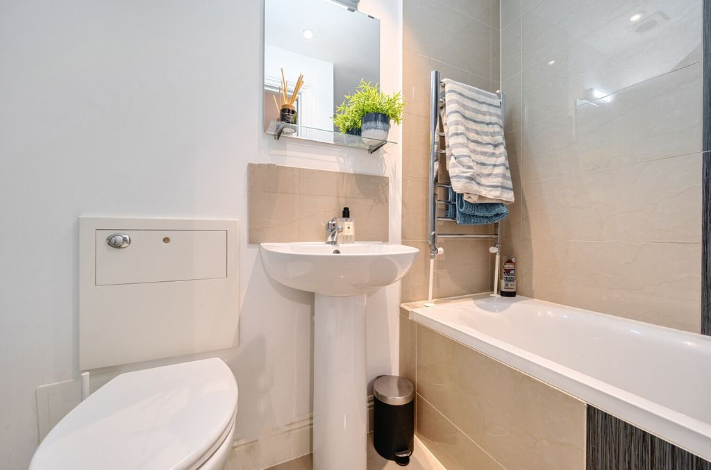 Additional image 7 of 2 bed flat for saleGrosvenor Square, Southampton, Hampshire SO15