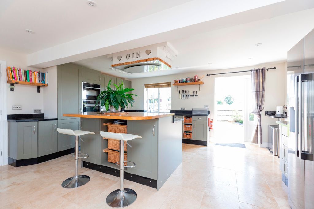 Additional image 2 of 4 bed detached house for saleHair Cobble Cottage, Bay Lane, Gillingham SP8