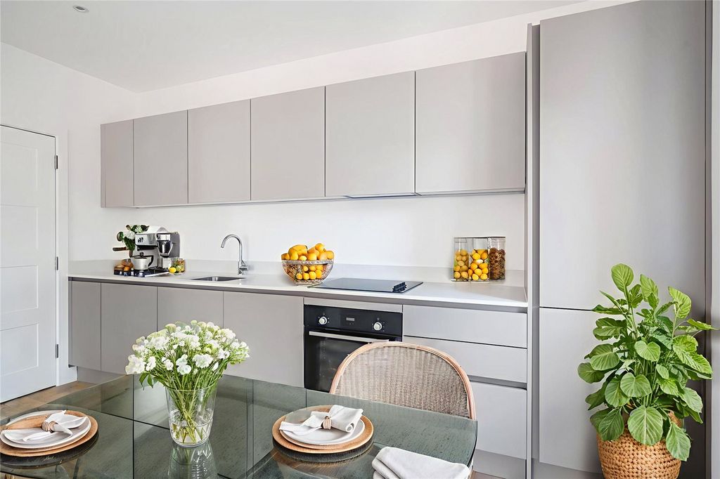 Additional image 5 of 2 bed flat for salePeach Street, Wokingham, Berkshire RG40
