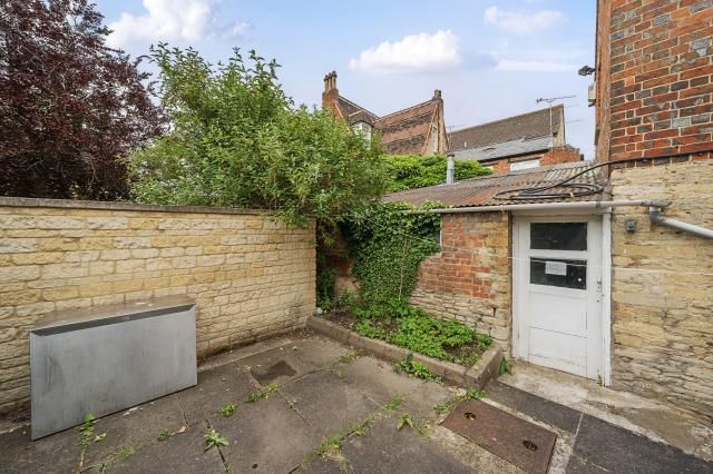 Additional image 4 of 2 bed flat for saleWitney, Oxfordshire OX28