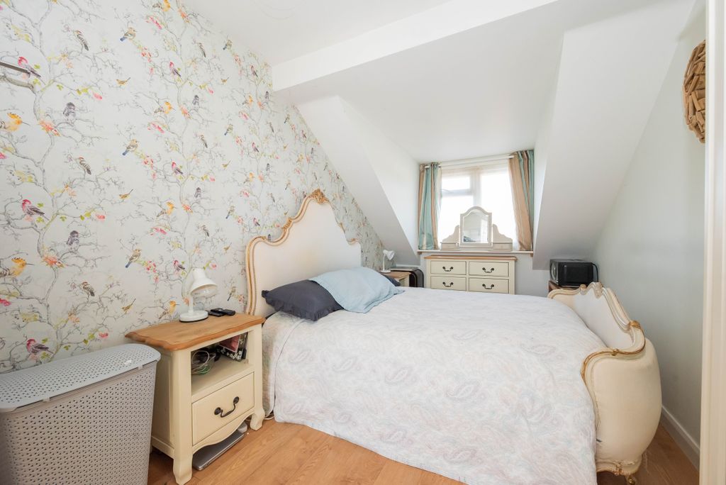 Additional image 18 of 4 bed semi-detached house for saleIves Close, Yateley, Hampshire GU46