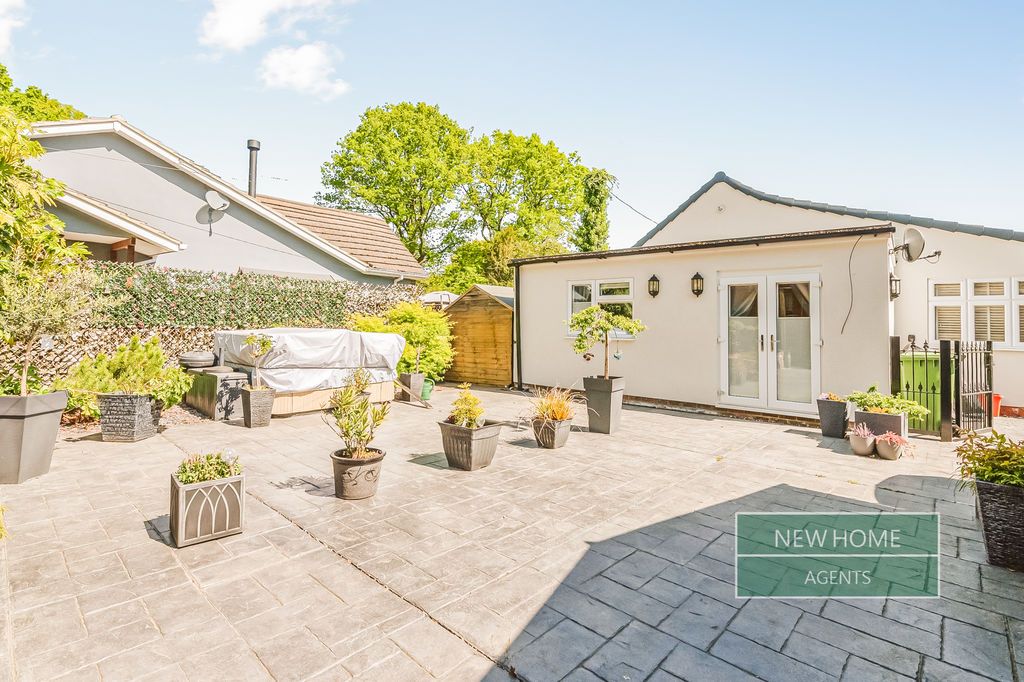 Additional image 18 of 4 bed detached bungalow for saleCanford Avenue, Wickford SS12