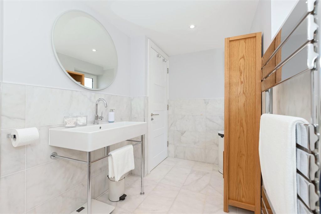 Additional image 19 of 3 bed flat for saleWallace Avenue, Worthing BN11