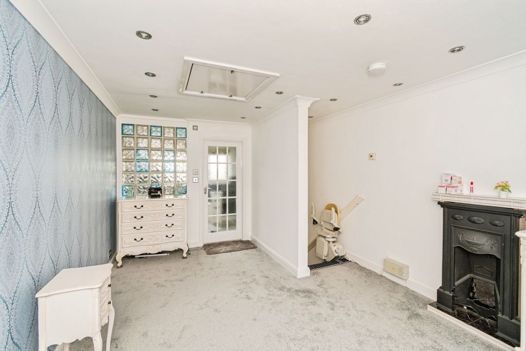 Additional image 9 of 5 bed end terrace house for salePennine Road, Southampton, Hampshire SO16