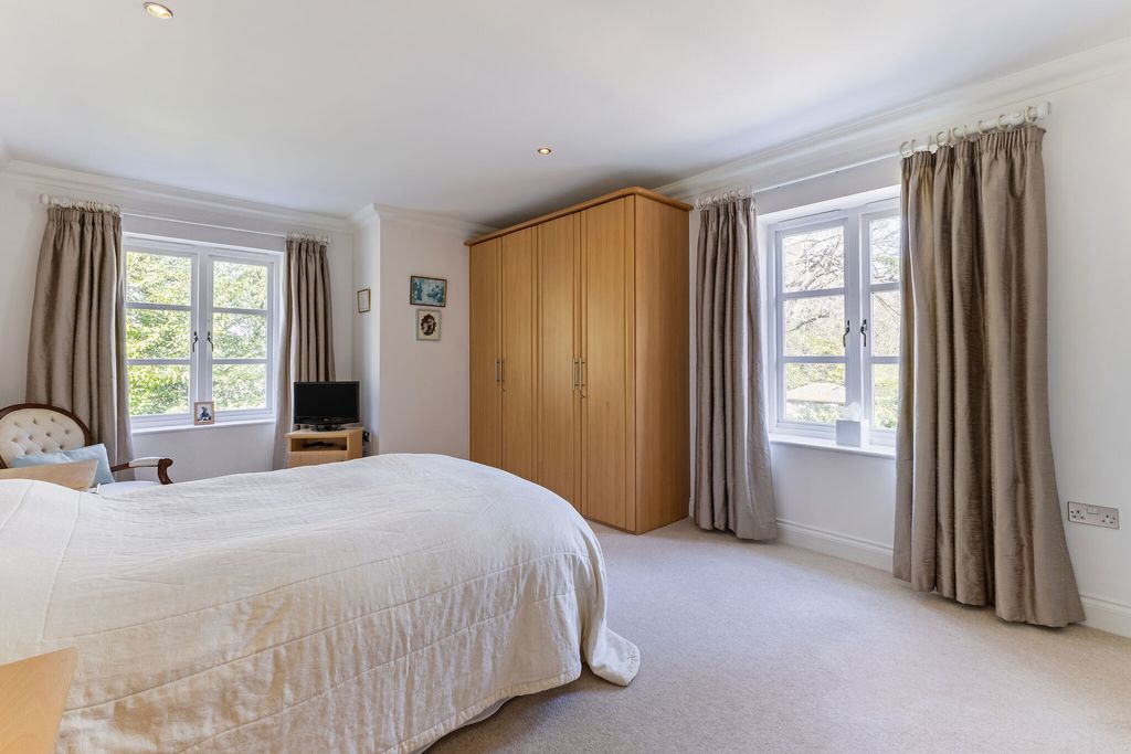 Additional image 6 of 2 bed flat for saleCross Road, Ascot SL5