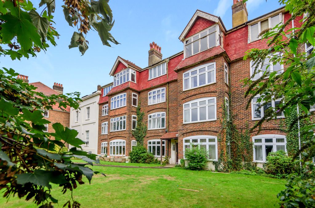 4 bed flat for saleDevonshire Road, Polygon, Southampton, Hampshire SO15