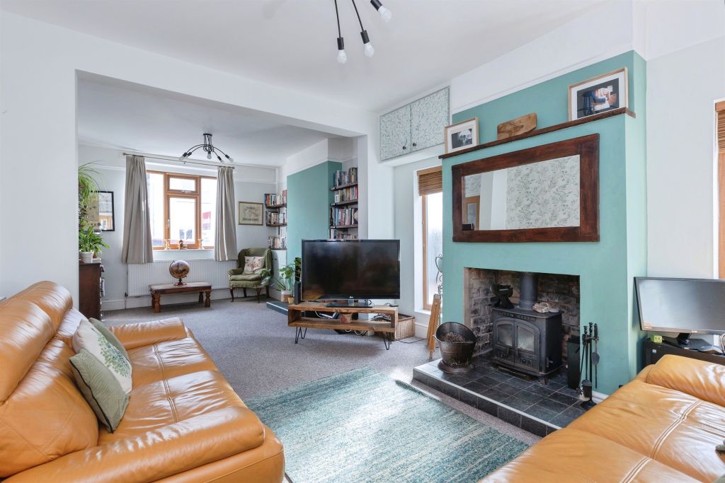 4 bed semi-detached house for saleAlbert Street, Fleckney, Leicester LE8