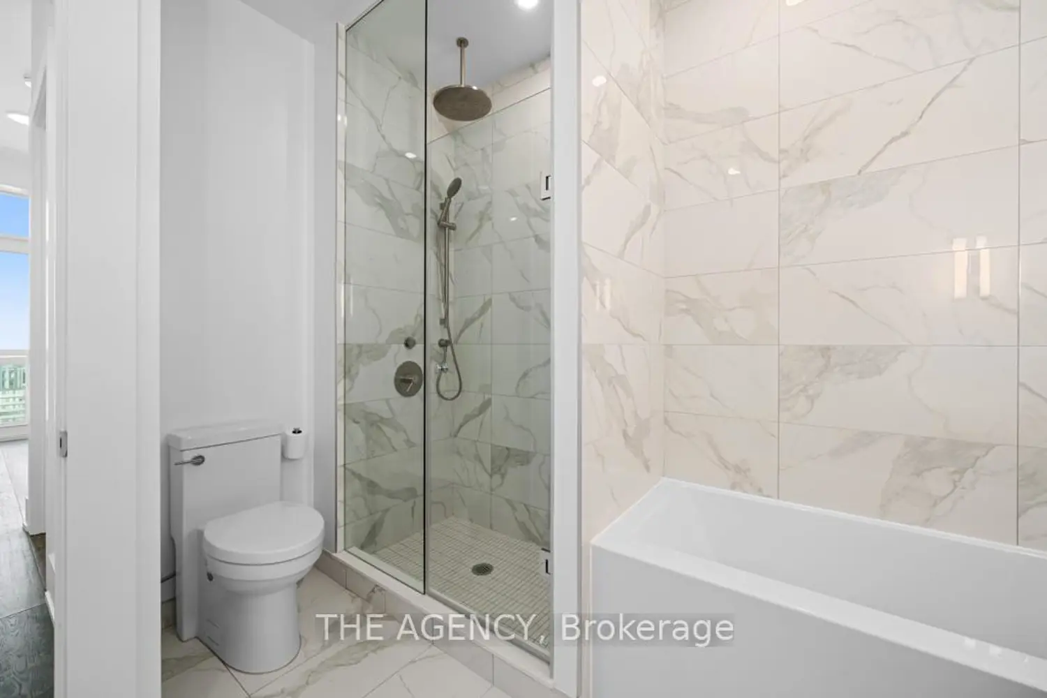 Additional image 16 of 39 Roehampton Avenue 4506