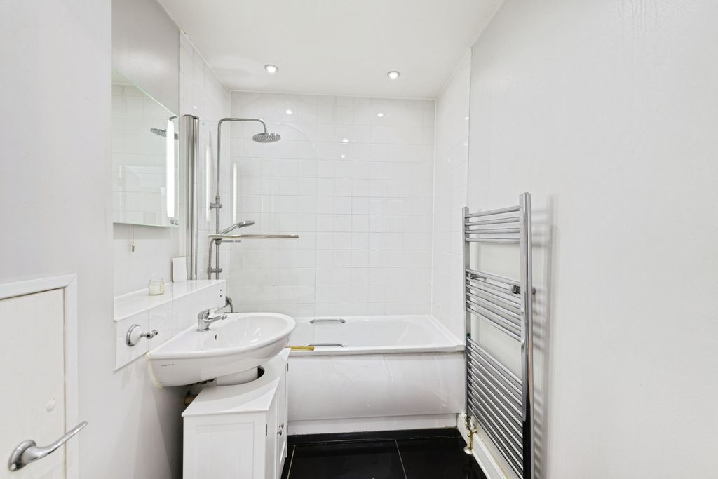 Additional image 8 of 2 bed flat for saleGodstone Road, Whyteleafe CR3