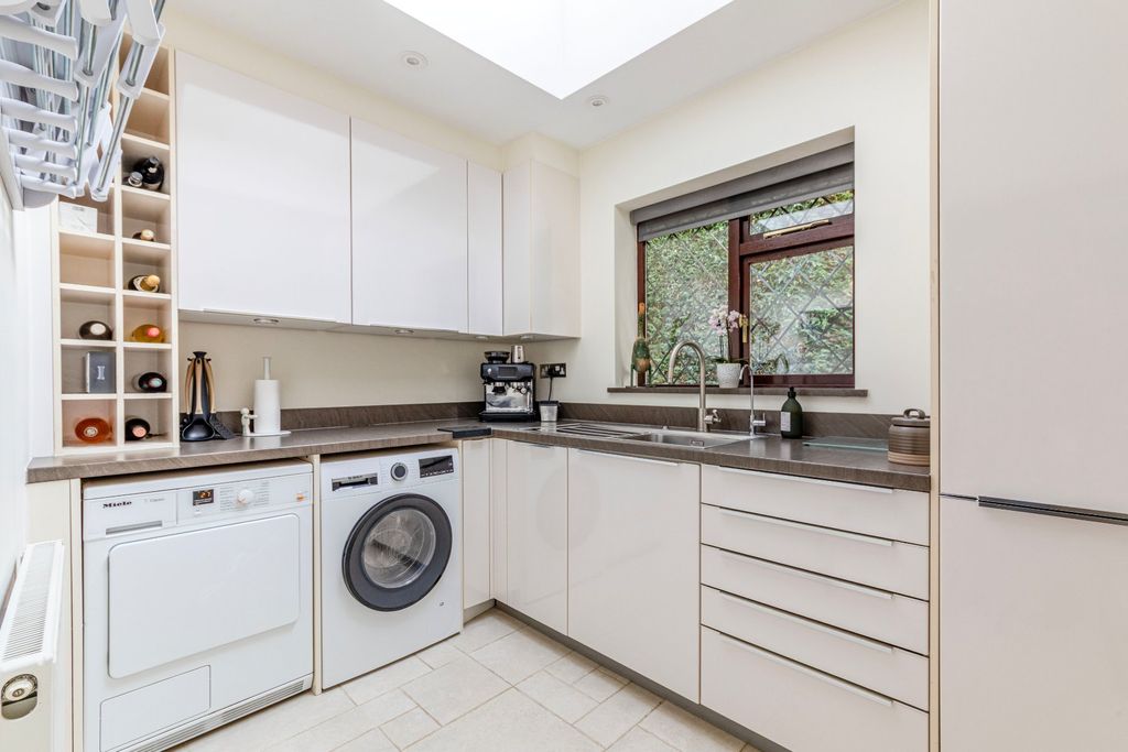 Additional image 19 of 5 bed detached house for salePyrford, Surrey GU22