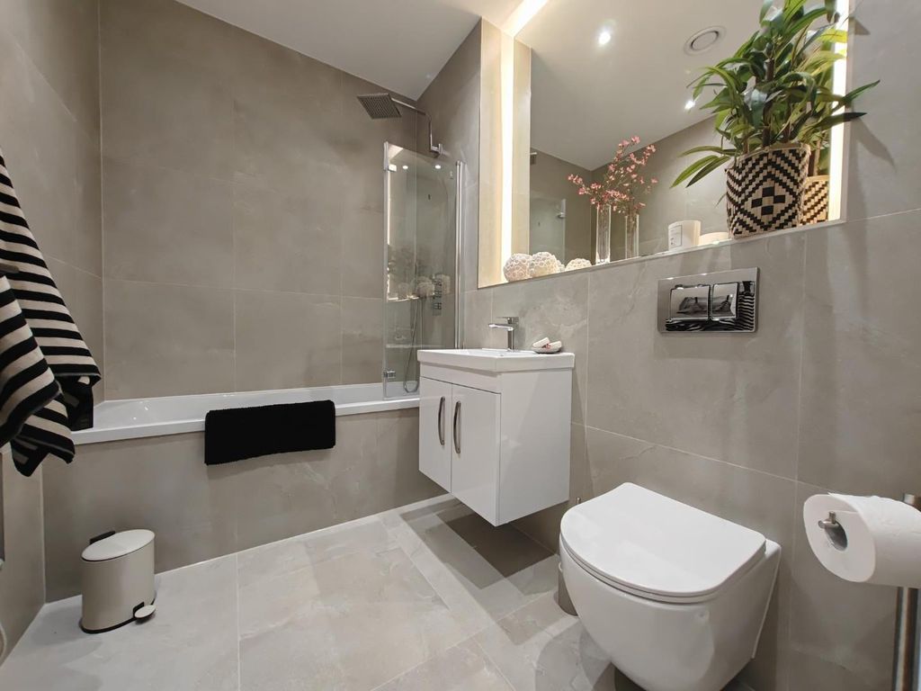 Additional image 7 of 2 bed flat for salePeach Street, Wokingham RG40