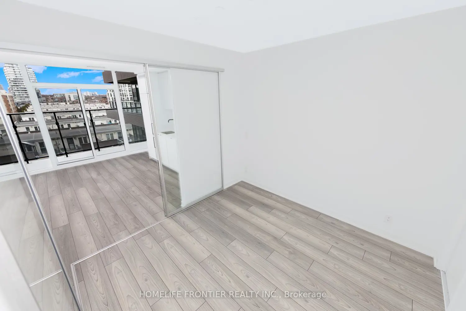 Additional image 14 of 285 Dufferin Street 505