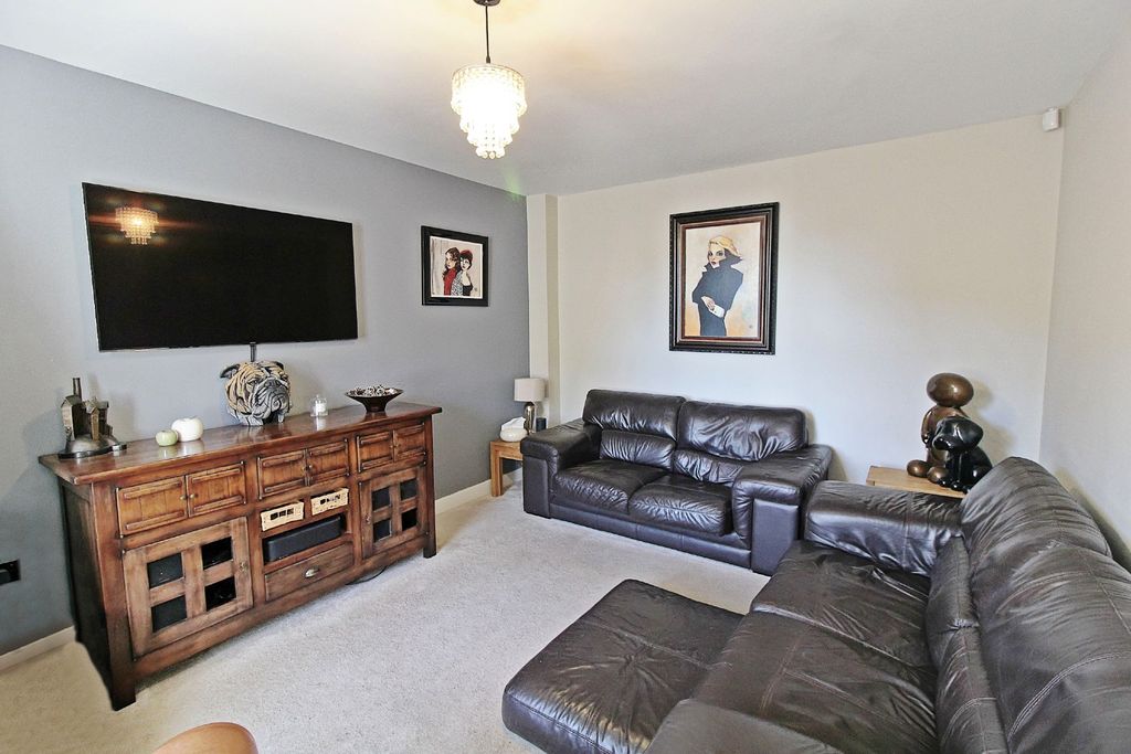 5 bed detached house for saleWindsor Way, Broughton Astley LE9 photo 5
