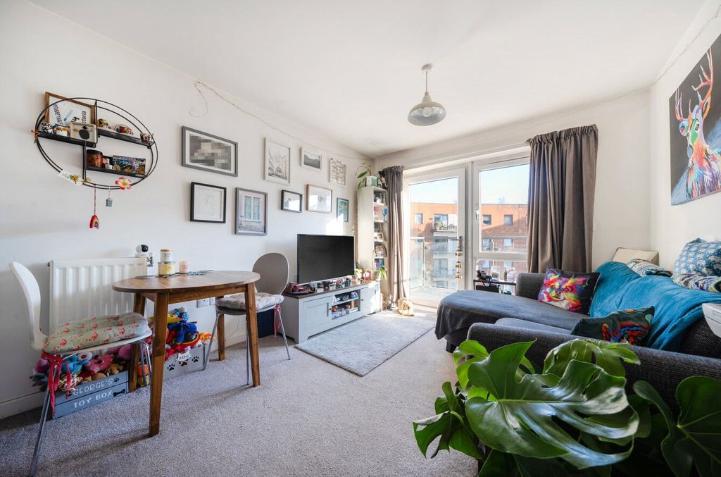1 bed flat for saleCentenary Plaza, Southampton, Hampshire SO19 photo 3