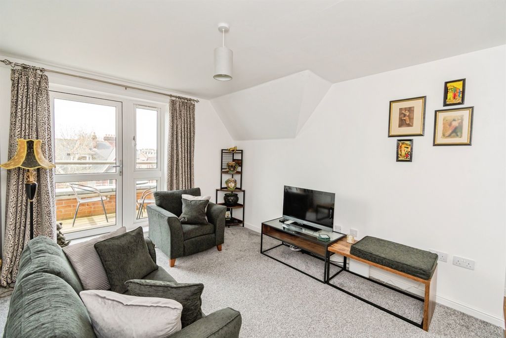 2 bed flat for saleMoore Close, Southampton SO15 photo 4