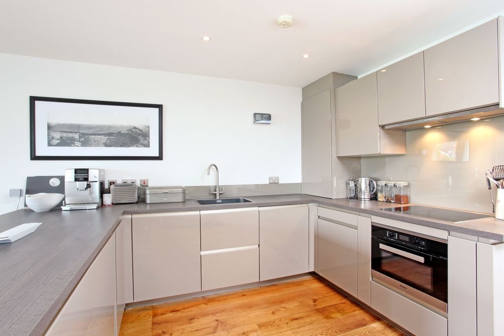 Additional image 4 of 2 bed flat for saleFarm Yard, Windsor SL4