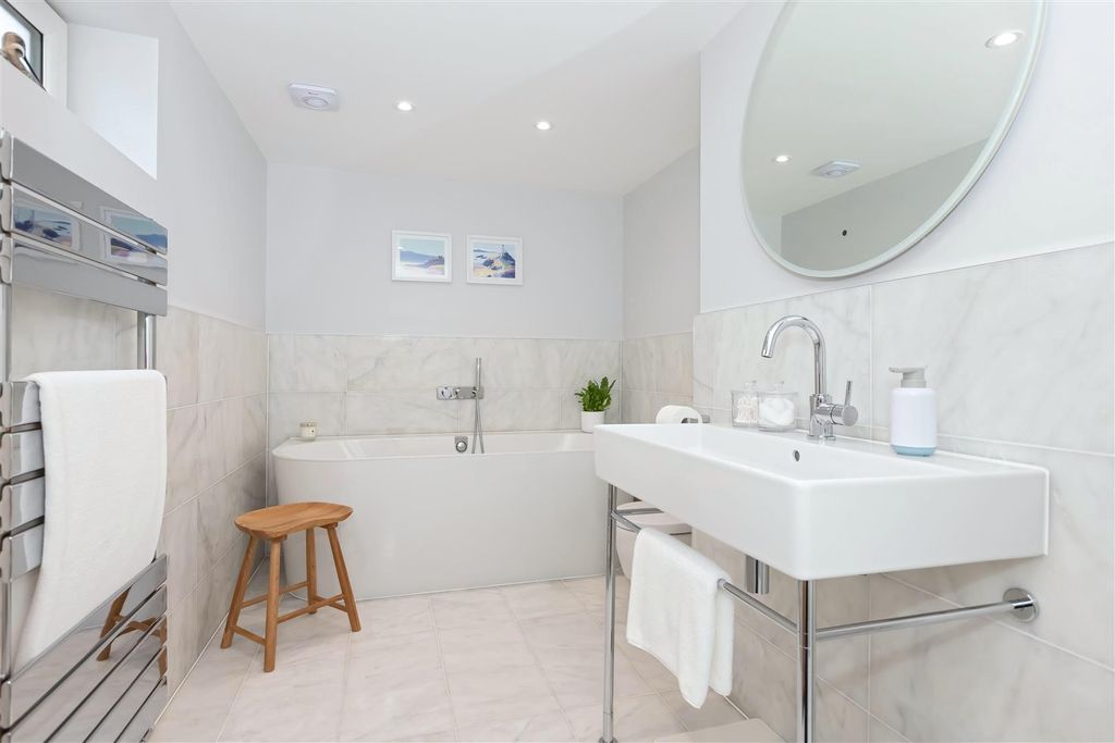 Additional image 17 of 3 bed flat for saleWallace Avenue, Worthing BN11