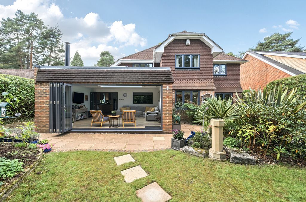Additional image 9 of 5 bed detached house for saleHollybush Ride, Finchampstead, Wokingham, Berkshire RG40