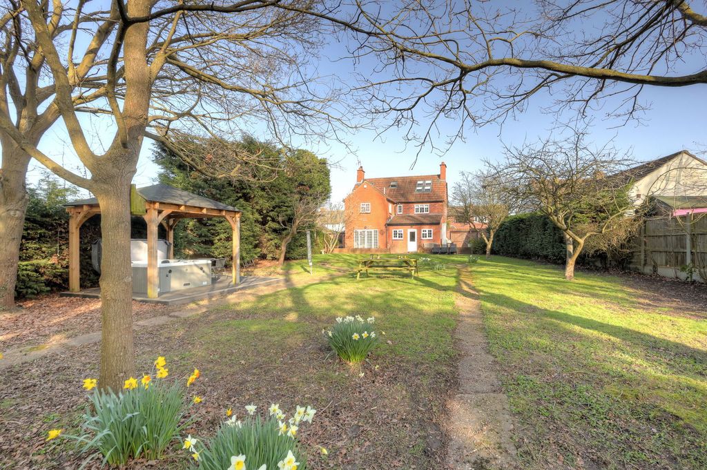 Additional image 3 of 5 bed detached house for saleSwan Lane, Wickford SS11