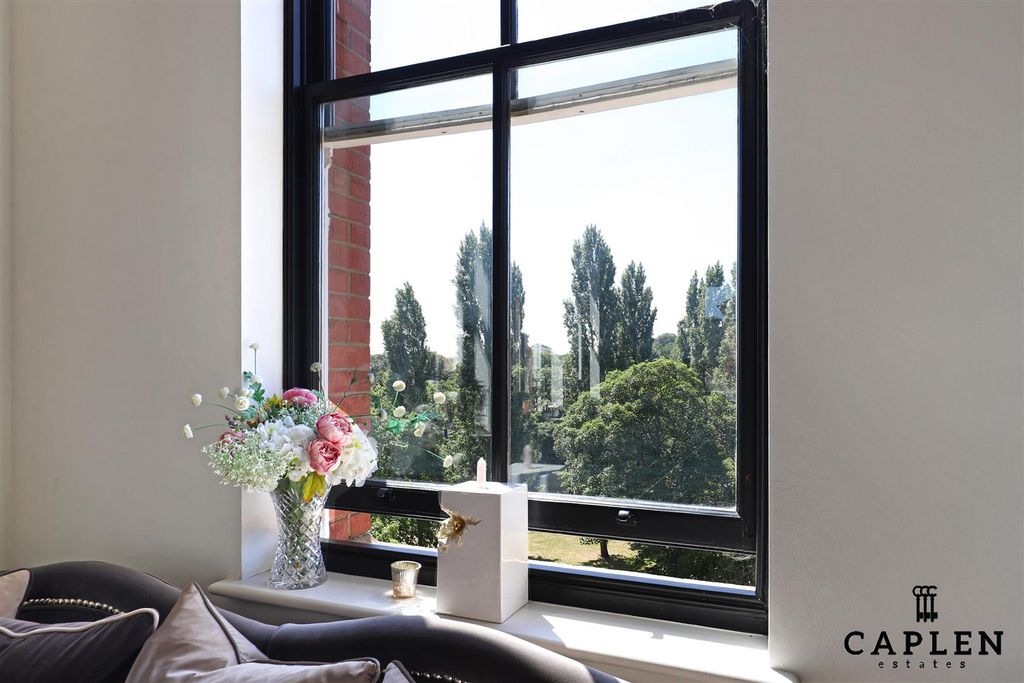 Additional image 7 of 2 bed flat for saleBrandesbury Square, Woodford Green IG8