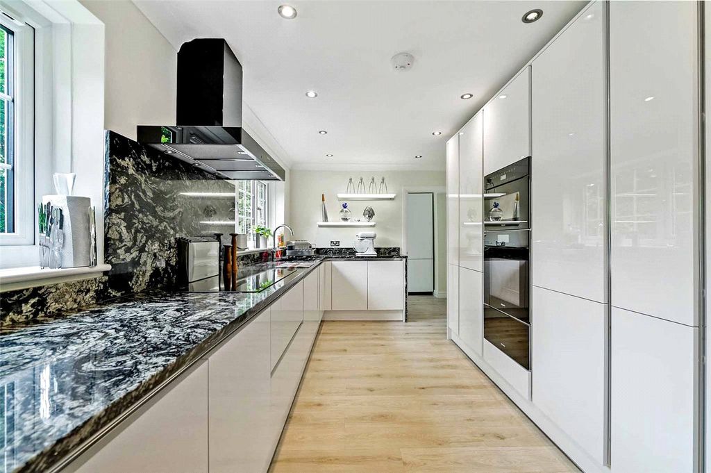 Additional image 8 of 5 bed detached house for saleIllingworth, Windsor, Berkshire SL4