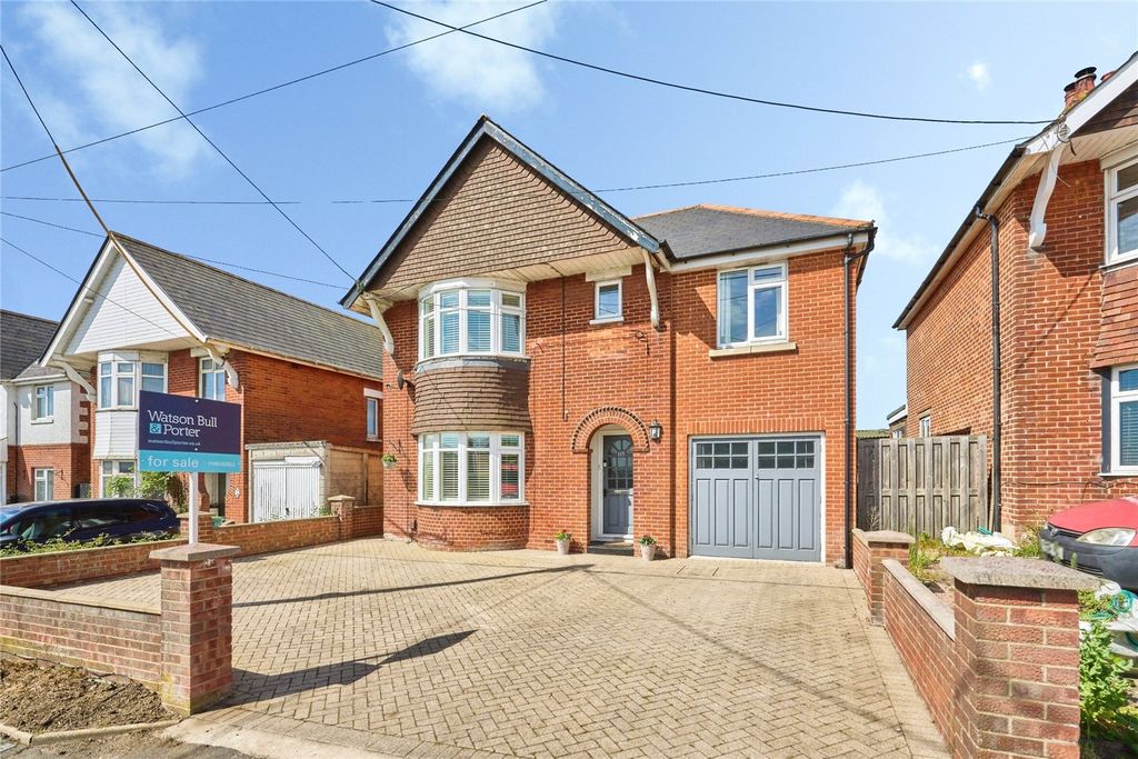 4 bed detached house for saleHorsebridge Hill, Newport, Isle Of Wight PO30