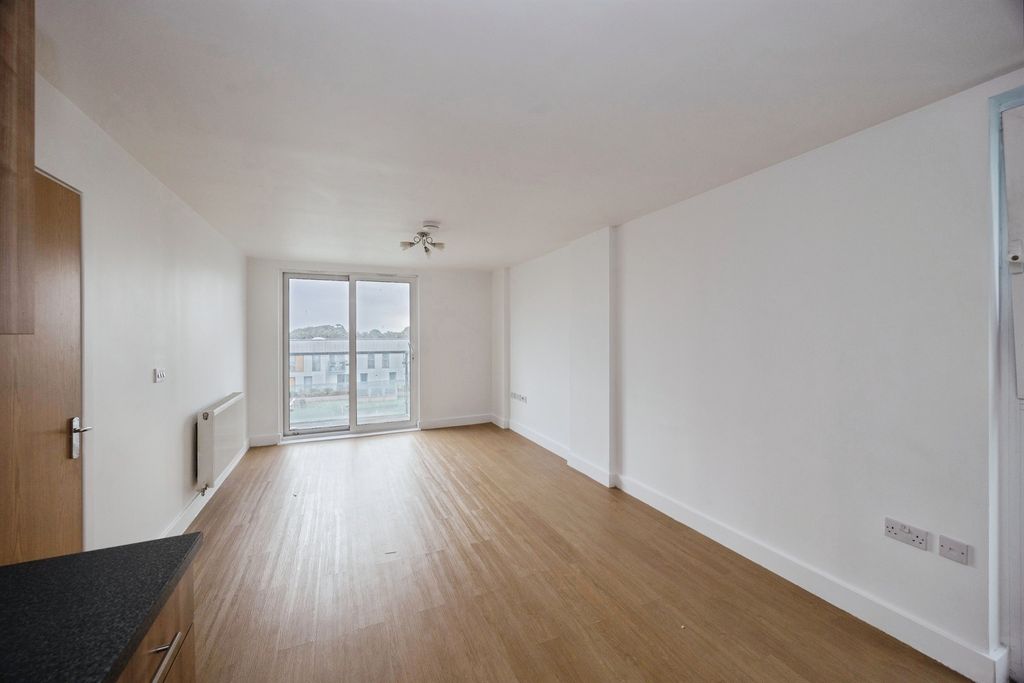 Additional image 2 of 2 bed flat for saleFratton Way, Southsea PO4